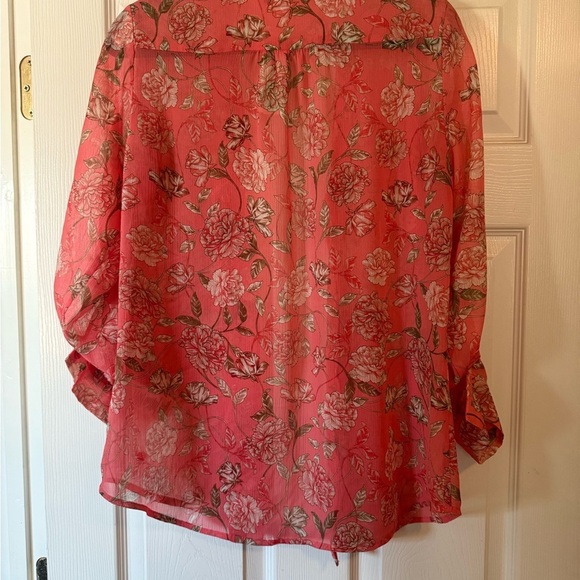 Kut from the Kloth Kaspar button down sheer texture blouse.  NWT Women’s size M. - Picture 2 of 5